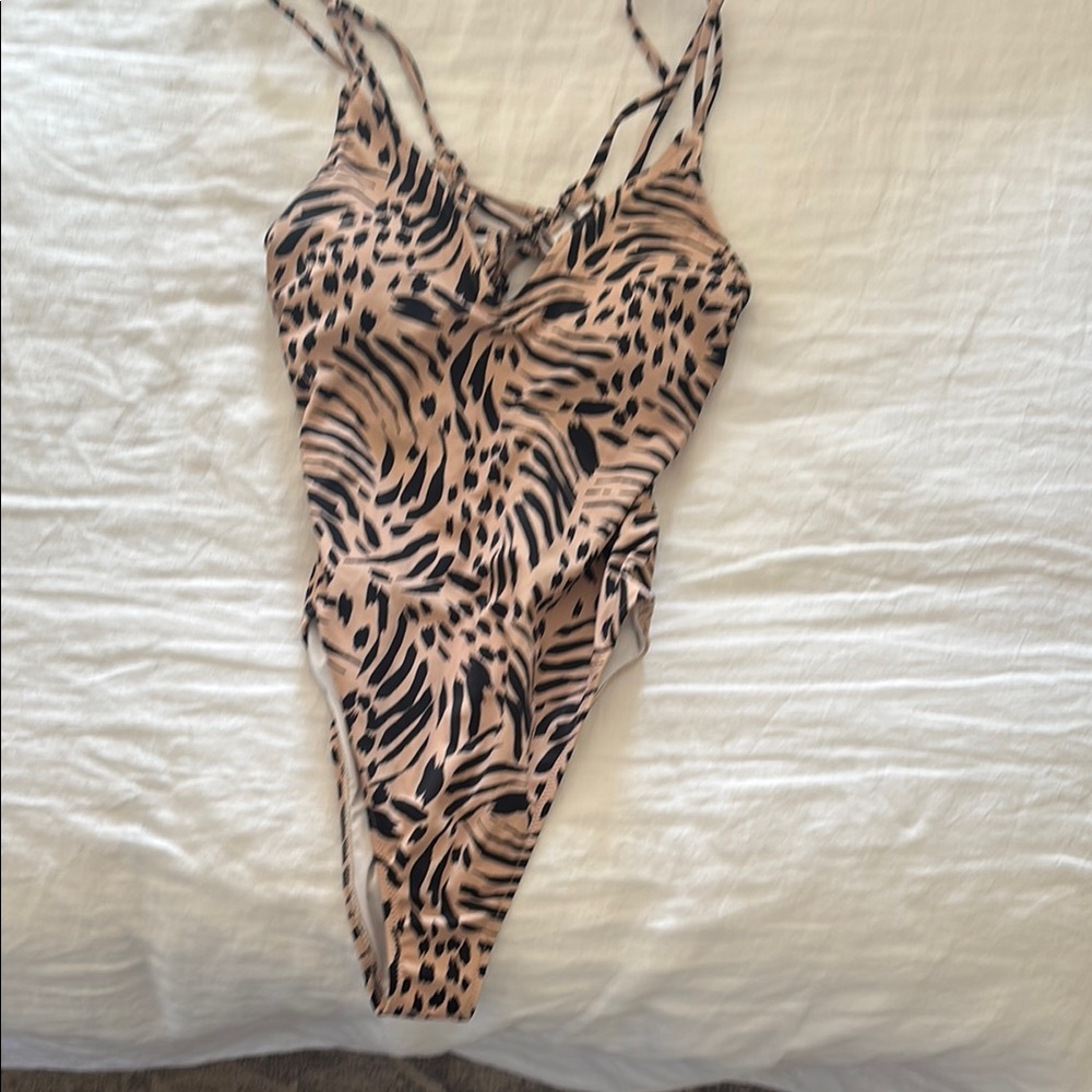 Shade & Shore leopard-ish printed One piece